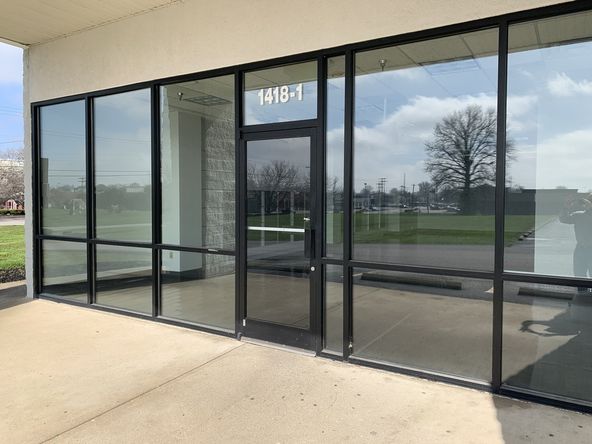 Blackiston Mill Rd Shopping Center: 1418 & 1420 Blackiston Mill Rd, Clarksville, IN 47129